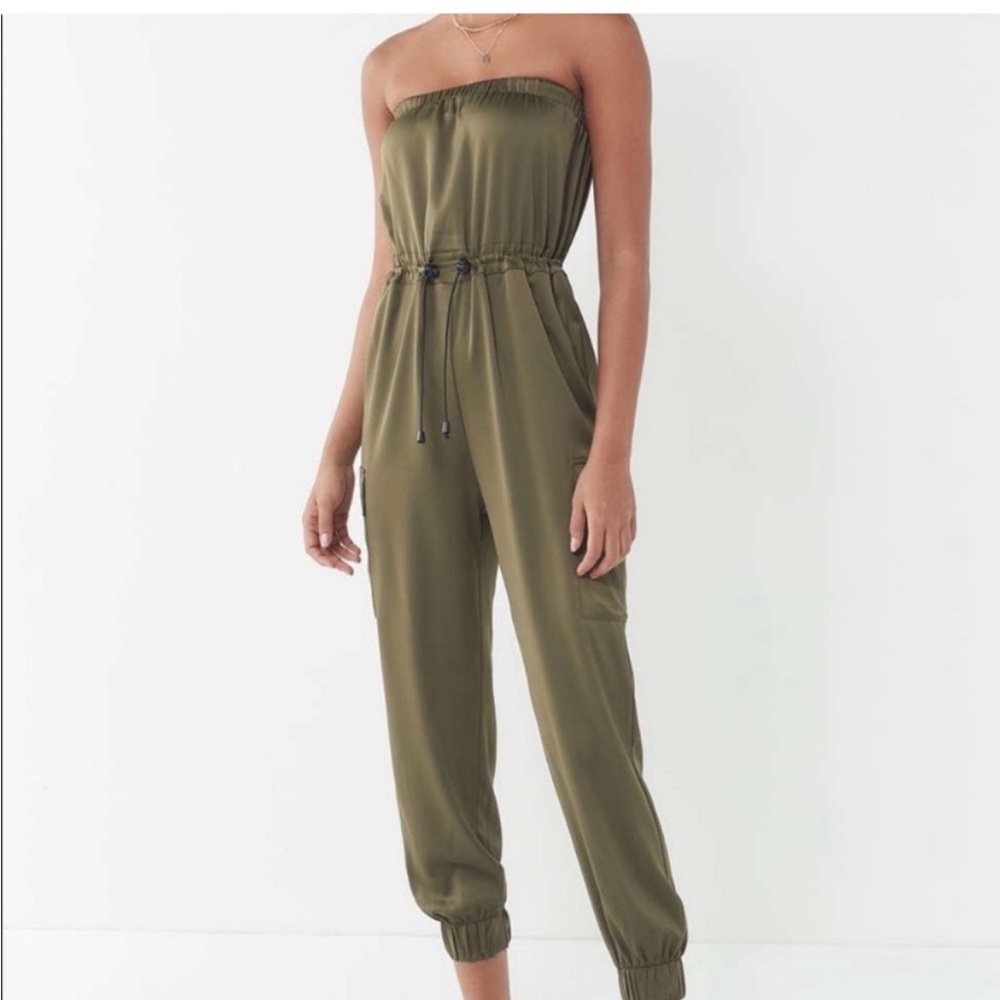 Urban Outfitters | Elise satin strapless green drawstring cargo jumpsuit size